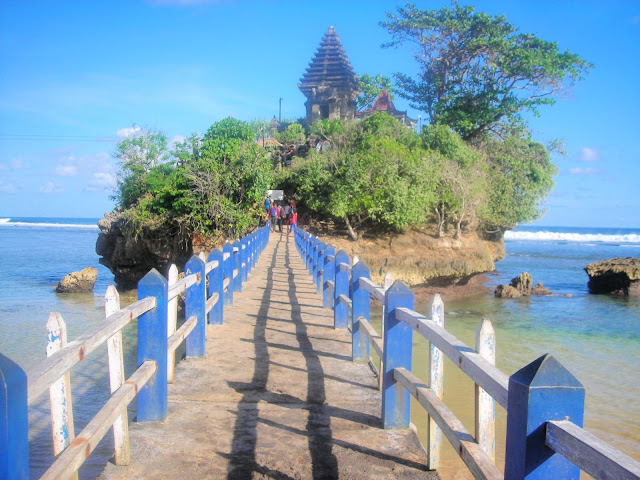 Foto Pantai  Balekambang  Malang