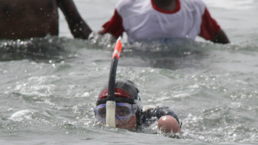 Atlet Perancis Berenang Dari Papua Nugini Ke Papua Tanpa Tangan Dan Kaki [ www.BlogApaAja.com ]