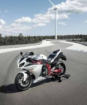 Yamaha launches 2010 YZF-R1