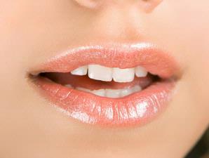 Tips Agar Bibir Tak Pucat dan Kering Saat Puasa