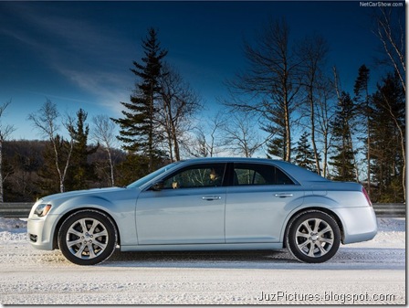 Chrysler-300_Glacier_2013_800x600_wallpaper_0c