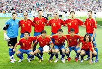 Selección de  ESPAÑA - Temporada 2005-06 - Casillas, Pernía, Pablo, Sergio Ramos, Xabi Alonso y Fernando Torres; Xavi, Raúl, Cesc Fábregas, Villa y Puyol - FRANCIA 3 (Ribery, Vieira y Zidane), ESPAÑA 1 (Villa) - 27/06/2006 - Mundial de Alemania 2006, octavos de final - Hannover (Alemania), estadio AWD Arena - Alineación: Iker Casillas; Sergio Ramos, Pablo, Puyol, Pernía; Xabi Alonso, Xavi (Marcos Senna, min.70), Cesc Fábregas; Raúl (Luis García, min.54), Fernando Torres y Villa (Joaquín, min. 54)