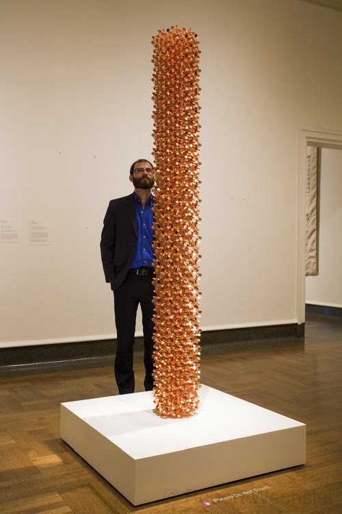 Robert Wechsler arte esculturas geométricas simétricas feitas de moedas centavos pennies Cariátide