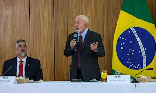 Lula: "Estamos preparando aumento de salário para todas as carreiras"