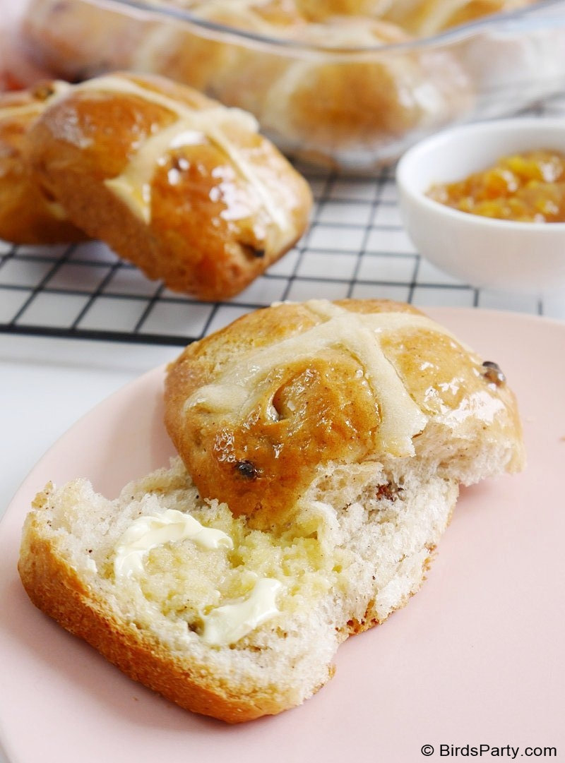 Hot Cross Buns - easy to make, delicious recipe to make for breakfast or Easter brunch perfect as dessert or snack too! by BirdsParty @BirdsParty #hotcrossbuns #easter #recipe #bread #easterrecipe #buns #breadrecipe #sweetbuns