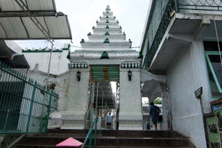 makam kanjeng sunan giri - www.gresikku.com