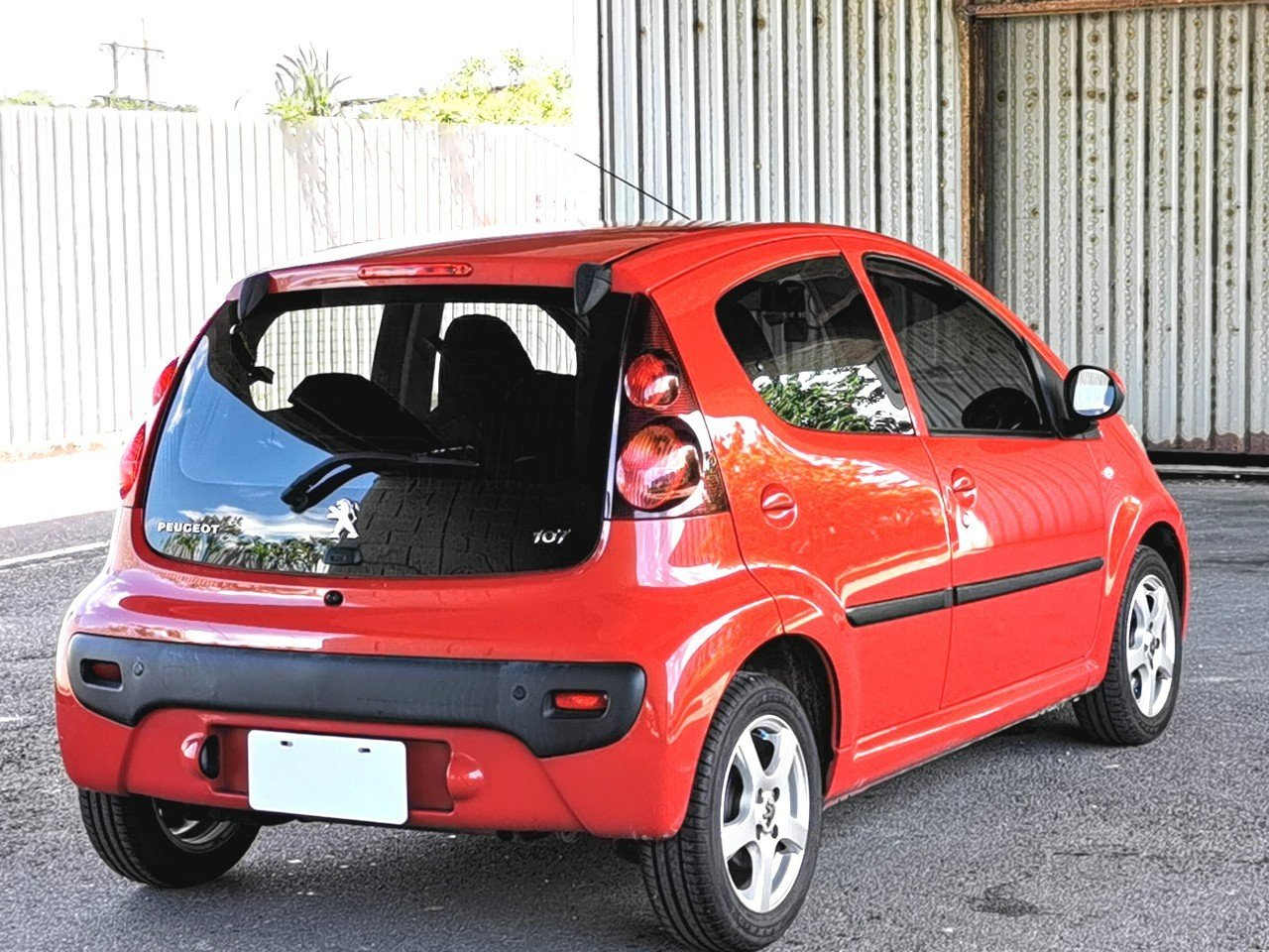 Peugeot 中古車買賣專門店-2013 Peugeot 107-SUM認證車庫-