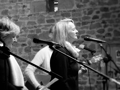 sing from the heart, singing, workshops, de tout coeur limousin, Creuse, group singing, health, wellbeing, singing lessons, singing workshops, singing holidays, France, Limousin, group activities, what's on, things to do, events, 23, 87, Haute Vienne, music, music making, Bette Midler, Cilla Black, Elbow, The Beatles, Buddy Holly, Joan Baez, folk, pop, rock, David Bowie,singing lessons, singing teacher, vocal coaching, singing holidays, choirs, singing groups, 