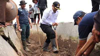 Hasil Pertanian Kurang Lancar, Masyarakat Goro Bersihkan Irigasi Banda Sawah Baruah