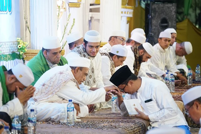 Bupati Sidoarjo Bersama Habaib dan Ribuan Jama'ah Majelis Dzikir Al-Khidmah Doa bersama Peringati Harjasda Ke-164