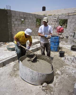 Resultado de imagen de dos peones albaÃ±iles