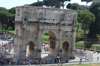 Arco de Tito em Roma na Itália