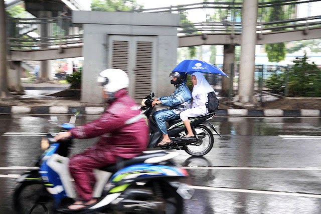 Hujan lebat, angin kencang diprediksi melanda Jakarta