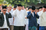 Gubernur Bersama Keluarga dan Forkopimda Shalat Idul Fitri 1445 H di Lapangan Korem 043/Gatam