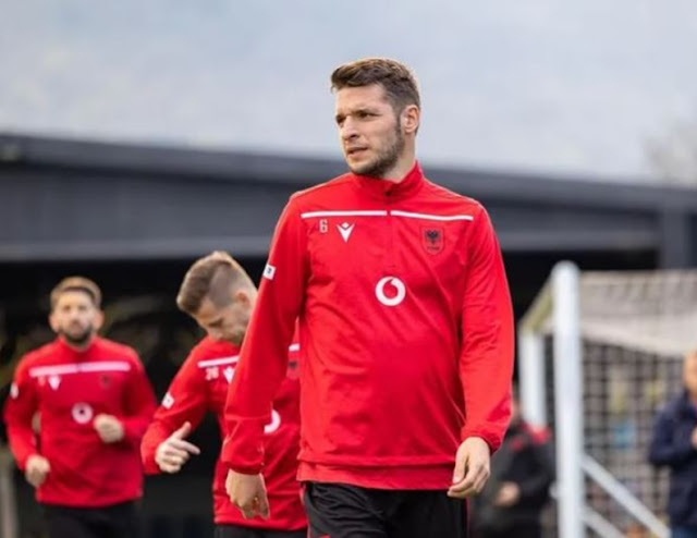 Berat Gjimshiti with the jersey of the Albanian national team (archive)