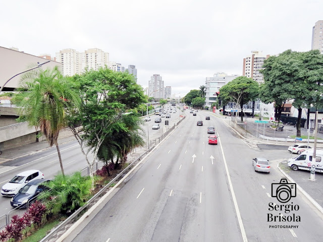 Vista ampla de parte da Avenida Radial Leste no Tatuapé, mais precisamente de trecho da Rua Melo Freire