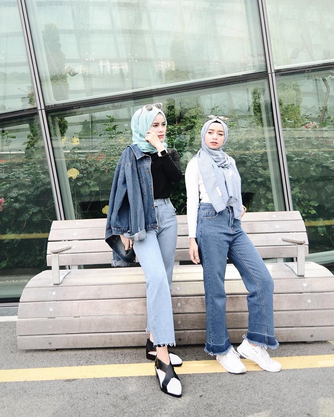 25 Inspirasi OOTD  Hijab  ala Selebgram Terbaru