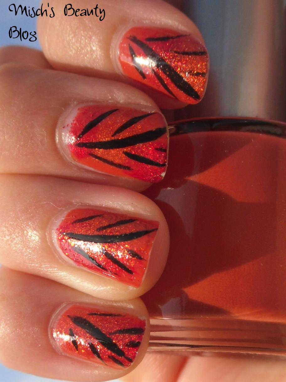 Mischs Beauty Blog: NOTD September 29th: Fall Leaf Nail Art