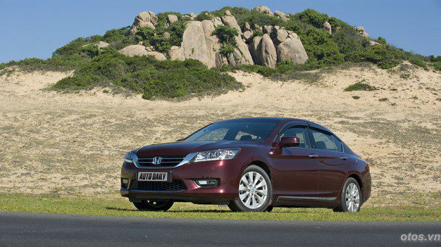 Cầm lái và trải nghiệm xe oto Honda Accord 2015