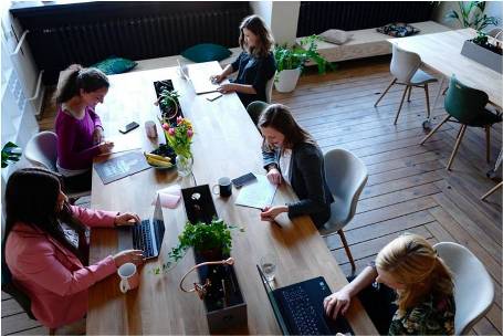 Satisfied coworkers in a healthy workspace