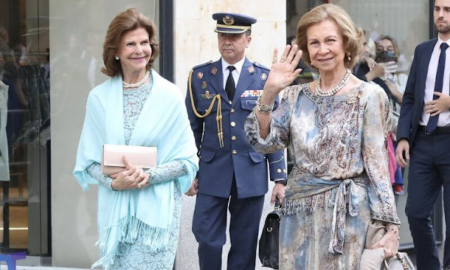 Queen Sofia and Queen Silvia attended a concert in Salamanca. Silvia wore a lace dress, Sofia wore a floral print silk jumpsuit