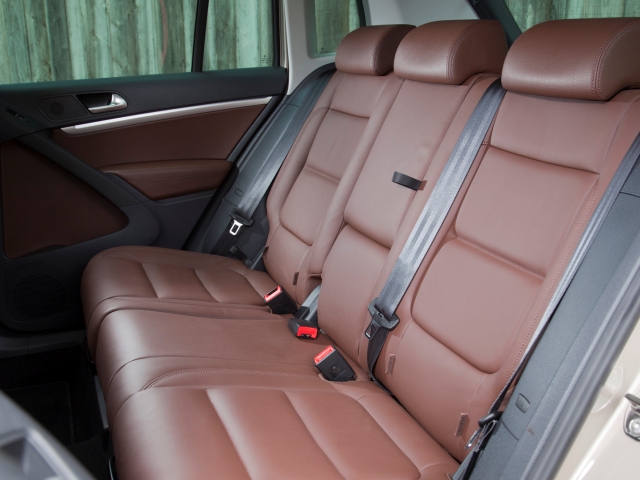 Volkswagen+Tiguan-Back+Seat.jpg