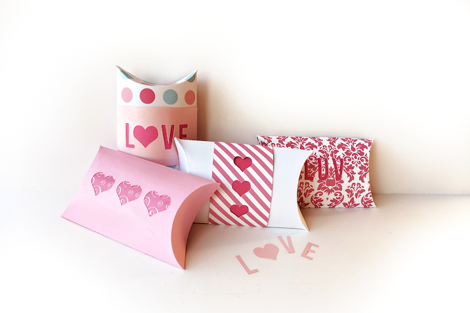 Get Customized Pillow Boxes to Presenting Gift in an Innovative Style