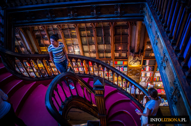 Księgarnia Livraria Lello e Irmao w Porto Portugalia Najpiękniejsza Księgarnia Zdjęcie Fotografie Przewodnik Opis Foto