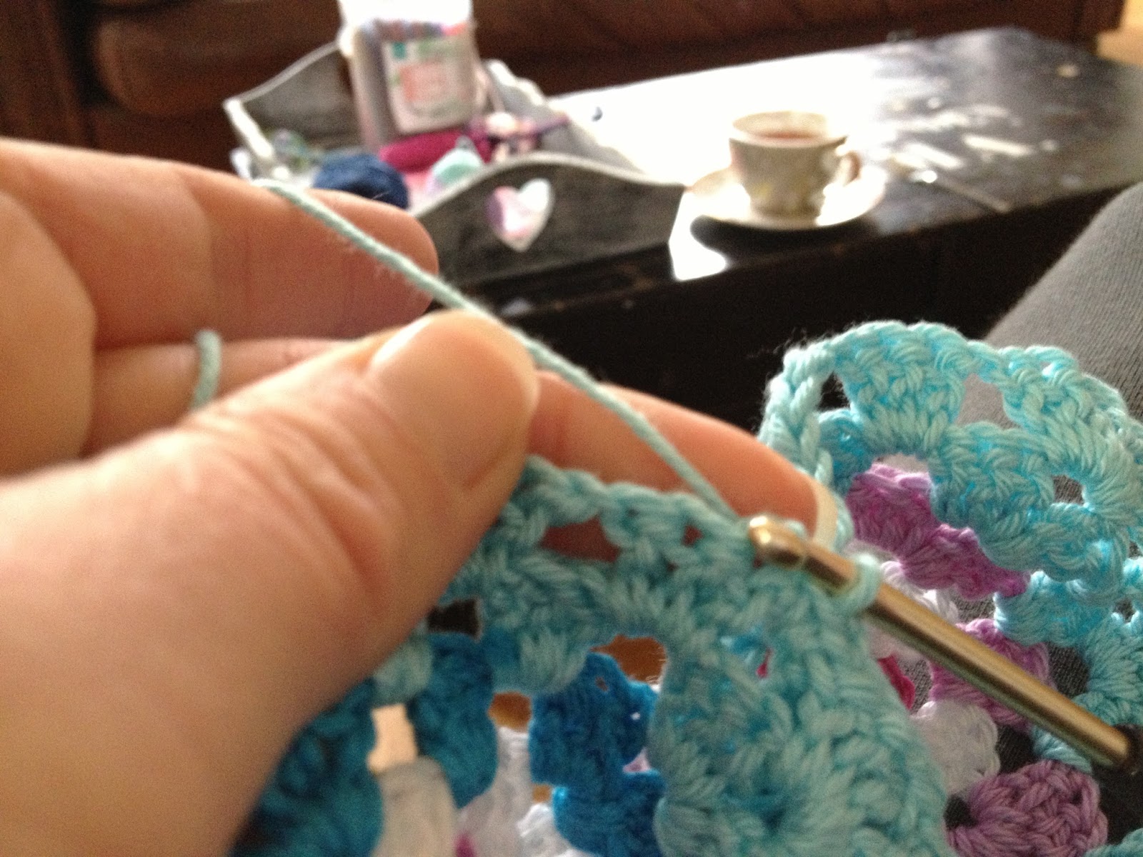 Granny Square aan elkaar haken YouTube - Granny Squares Aan Elkaar Haken Met Stokjes