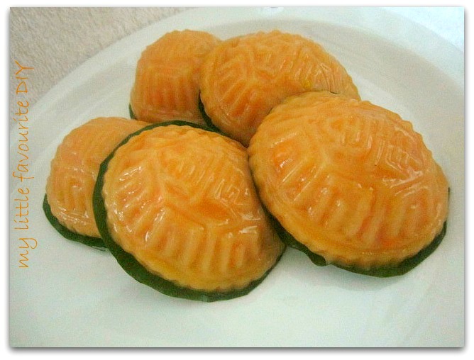 My little favourite DIY: Orange sweet potato Angkoo Kueh 