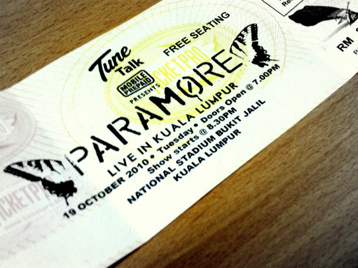 Happy Birthday To Me Paramore Concert Live In KL