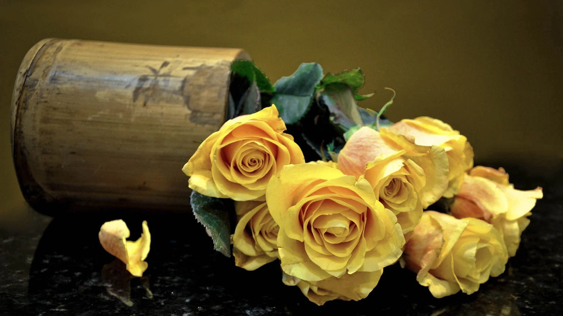 bunches of yellow roses with green leaves HD flowers