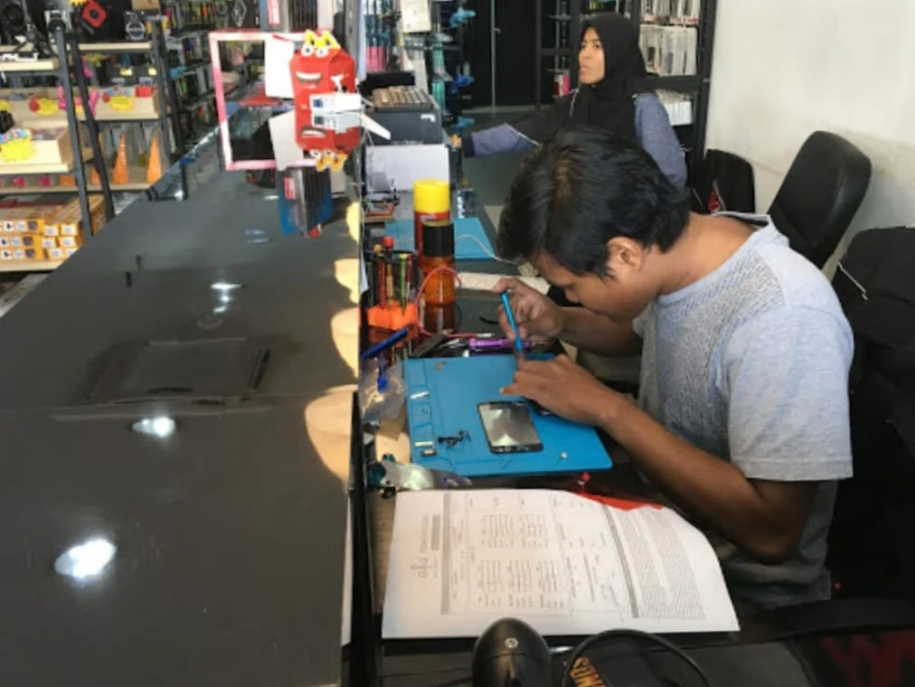 Kedai Repair Phone dan Laptop Taman Permata di Gila Gadgets