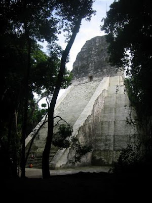 tikal mayan temple jungle