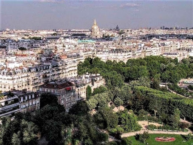 looking towards Les Invalides in the 7th from the Eiffel Tower.