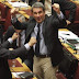 Ο πανηγυρισμός Λοβέρδου-Καμμένου στη Βουλή για το τρίποντο του Σπανούλη [εικόνες]  