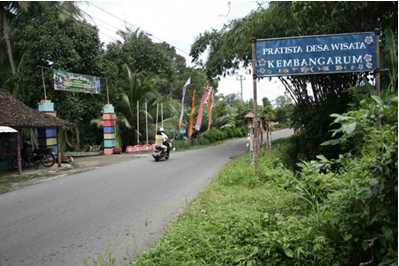 Rambu-rambu memasuki Desa Wisata Kembangarum
