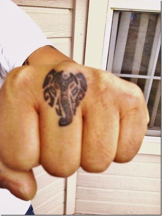 incroyable_tribal_tte_dlphant_knuckle_tatouage