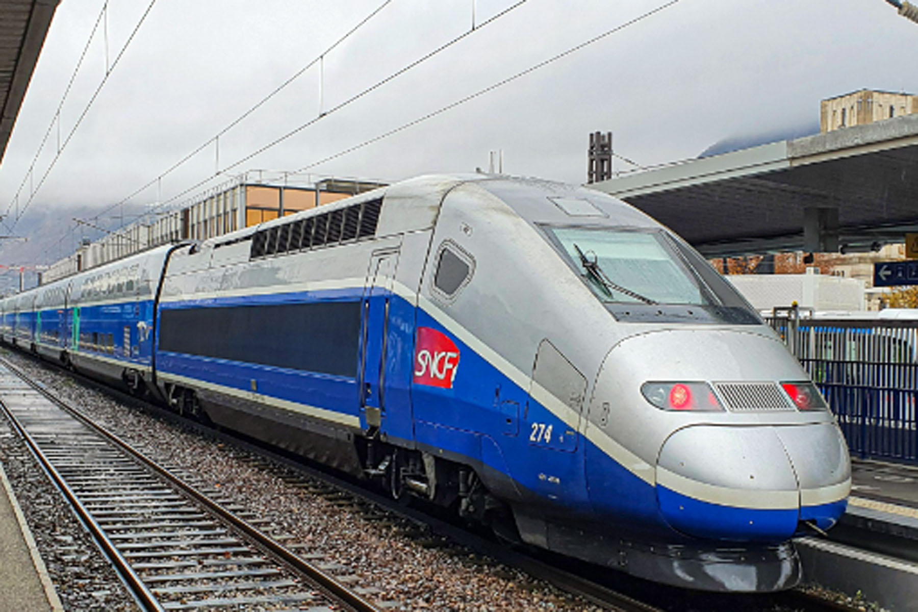 Kereta Tercepat