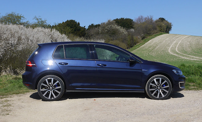 Volkswagen Golf GTE side view