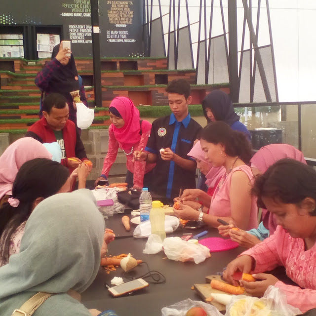 belajar carving para anggota komunitas wajah bunda indonesia