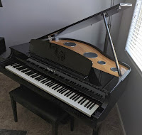 Yamaha CLP-795 piano