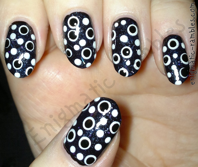 dots-dot-dotting-glitter-base-kleancolor-blue-satin-37-barry-m-matt-white-essence-black-is-back