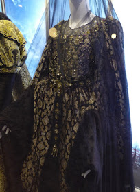 Assassins Creed Queen Isabella gown detail
