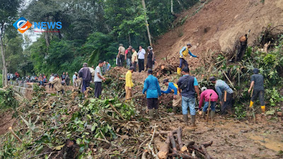 Ruas Jalan Cisarua Caringin  Tertimbun Longsor