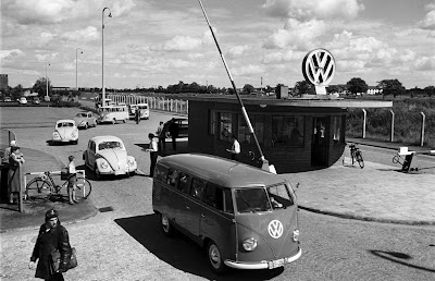 Keadaan Kilang Volkswagen Di German Pada Tahun 1951