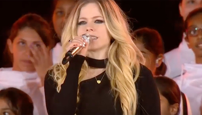 Avril Lavigne habla de 'We Are Warriors' y el regreso de su gira mundial con CNN