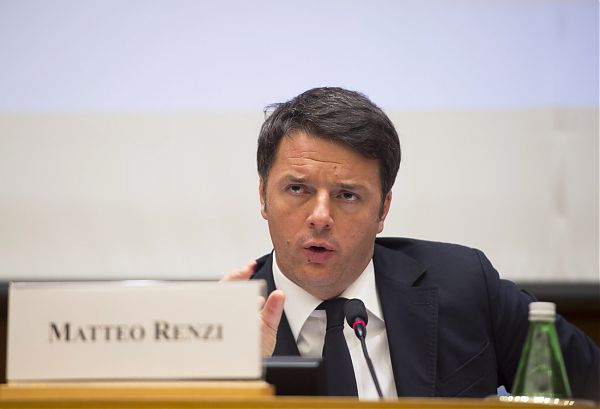 Renzi: "La lotta politica non può tenere in ostaggio il Paese" 