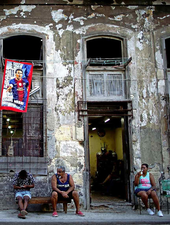 Miséria e desinteresse pela Revolução em Havana.
