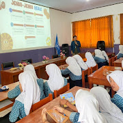 Maraknya Perundungan dan Informasi Hoaks yang Menyebar Menyebabkan Mahasiswa KKN Undip Melakukan Gerakan Anti Hoaks dan Perundungan kepada Siswa-siswi SMPN 03 Moga